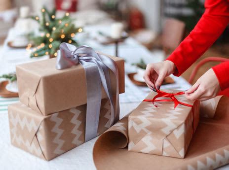 gift wrapping services near me open now